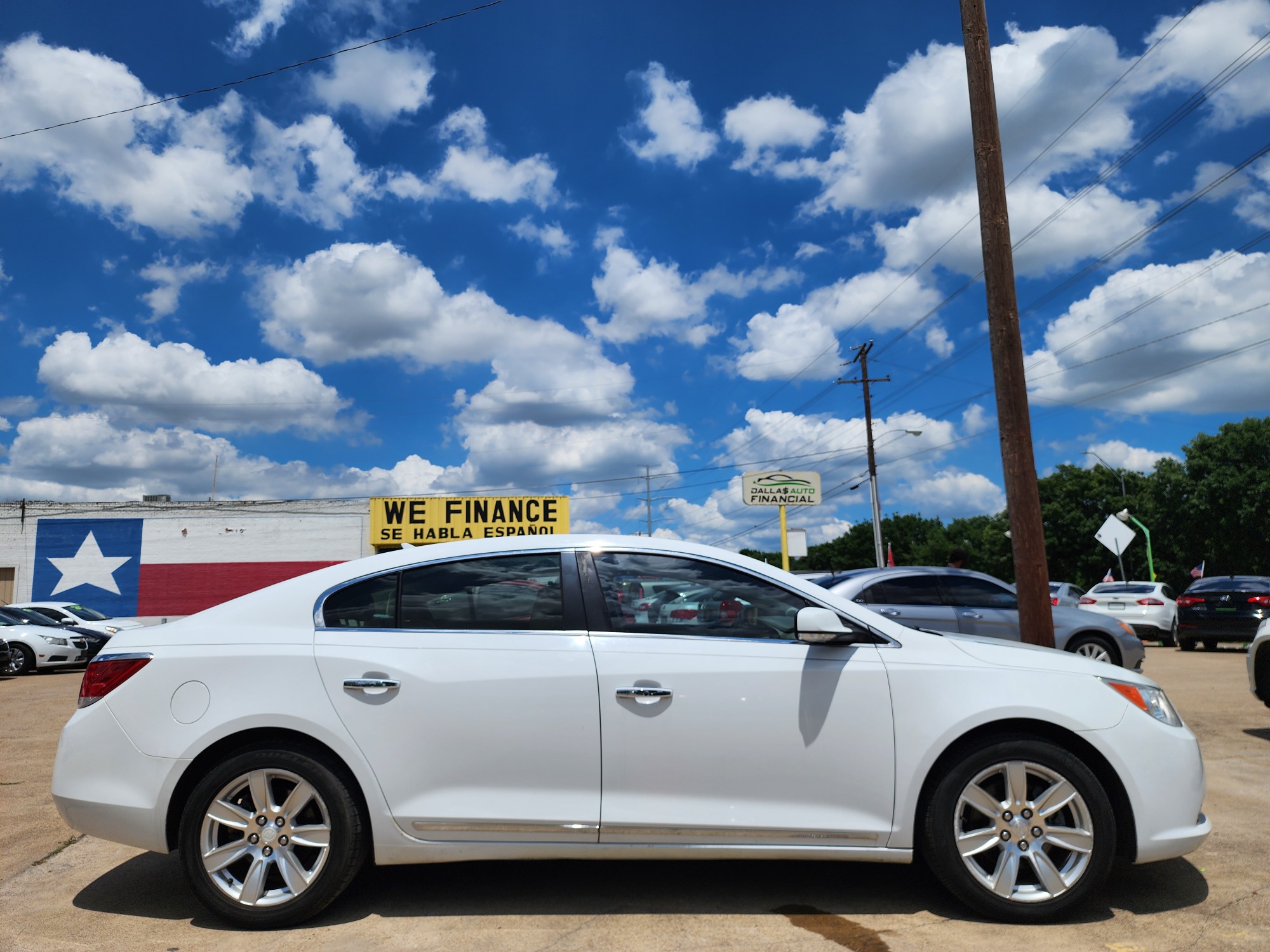 2013 WHITE /GRAY Buick LaCrosse Premium Package 2, w/Leather (1G4GF5E31DF) with an 3.6L V6 DOHC 24V FFV engine, 6-Speed Automatic transmission, located at 2660 S.Garland Avenue, Garland, TX, 75041, (469) 298-3118, 32.885551, -96.655602 - CASH$$$$$$ CAR! This is a very well cared for 2013 BUICK LACROSSE SEDAN! PREMIUM PKG! PUSH START! PANO SUNROOF! HEATED STEERING WHEEL! BLUETOOTH! Come in for a test drive today. We are open from 10am-7pm Monday-Saturday. Call us with any questions at 469.202.7468, or email us at DallasAutos4Le - Photo #2